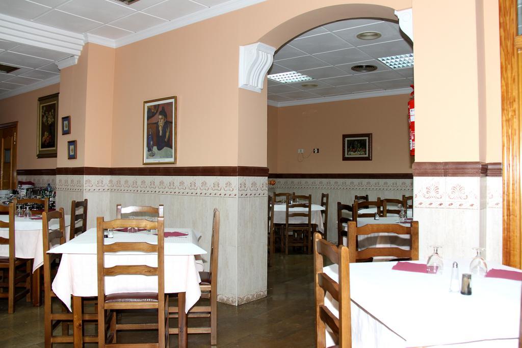 Отель Hostal Restaurante La Masia Vila-real Экстерьер фото