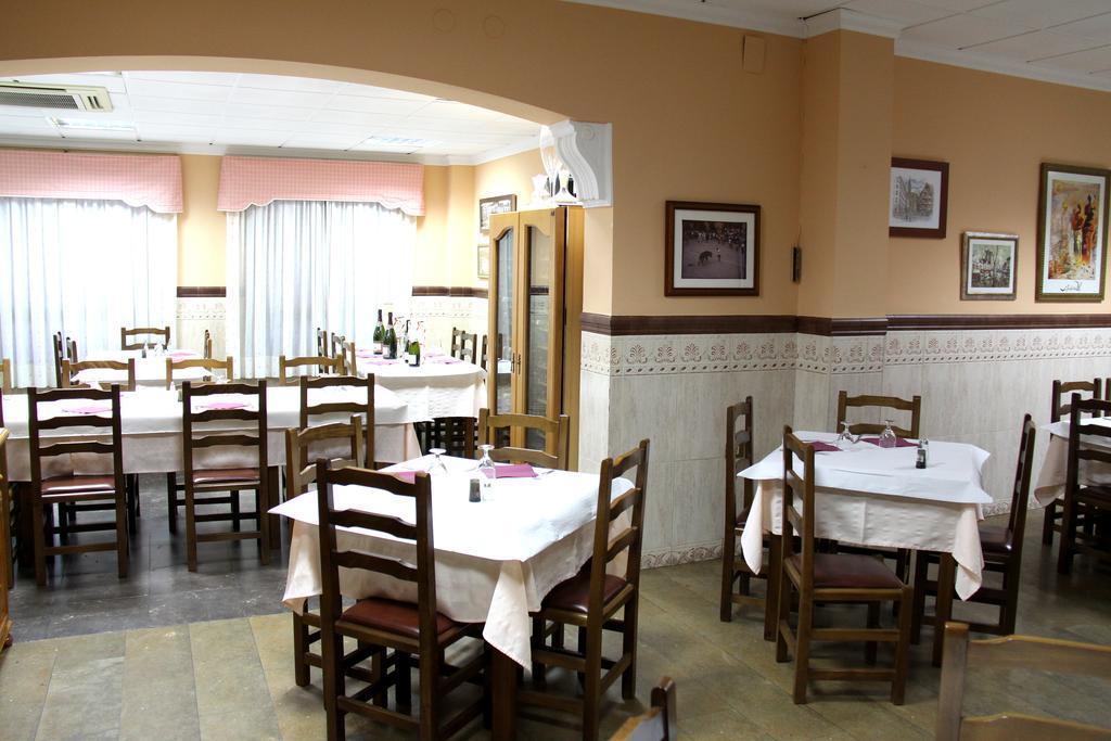 Отель Hostal Restaurante La Masia Vila-real Экстерьер фото