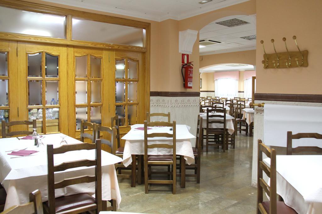 Отель Hostal Restaurante La Masia Vila-real Экстерьер фото