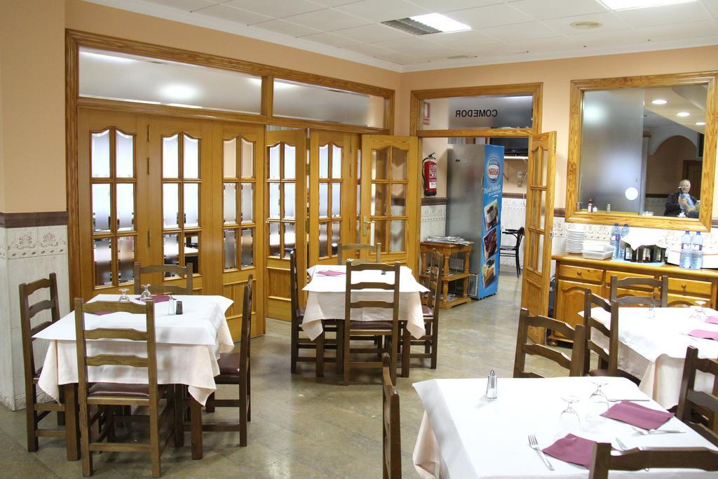 Отель Hostal Restaurante La Masia Vila-real Экстерьер фото