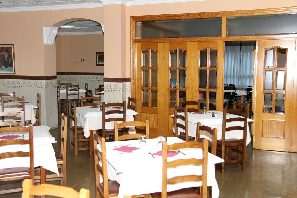 Отель Hostal Restaurante La Masia Vila-real Экстерьер фото