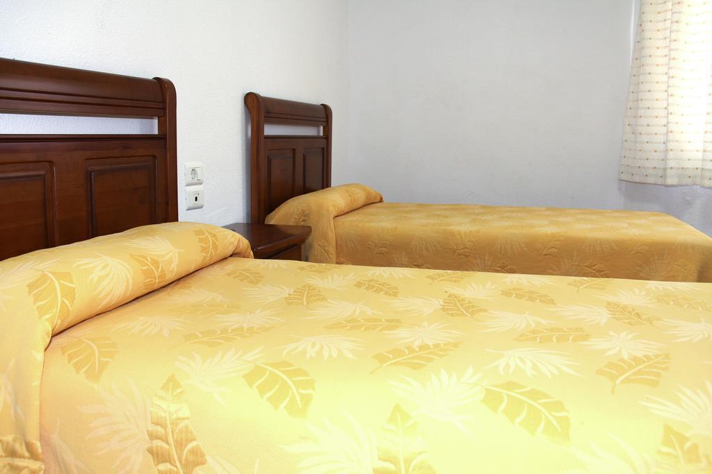 Отель Hostal Restaurante La Masia Vila-real Номер фото