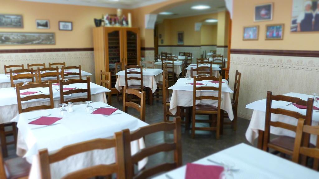 Отель Hostal Restaurante La Masia Vila-real Экстерьер фото