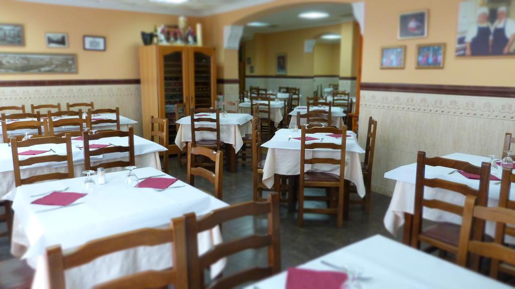 Отель Hostal Restaurante La Masia Vila-real Экстерьер фото