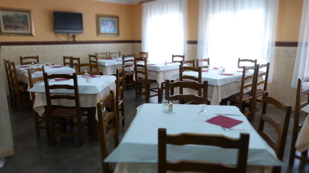 Отель Hostal Restaurante La Masia Vila-real Экстерьер фото